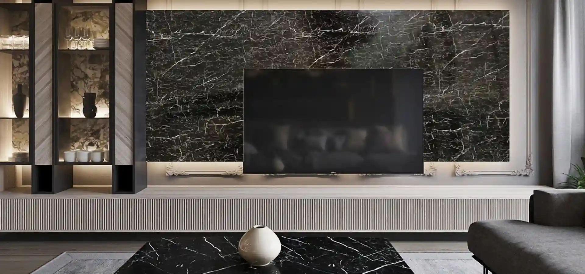 banner-muro-marmol-digital Vista de un espacio exterior con muros revestidos de lambrín WPC, mostrando su acabado de imitación madera y diseño contemporáneo en Puebla.