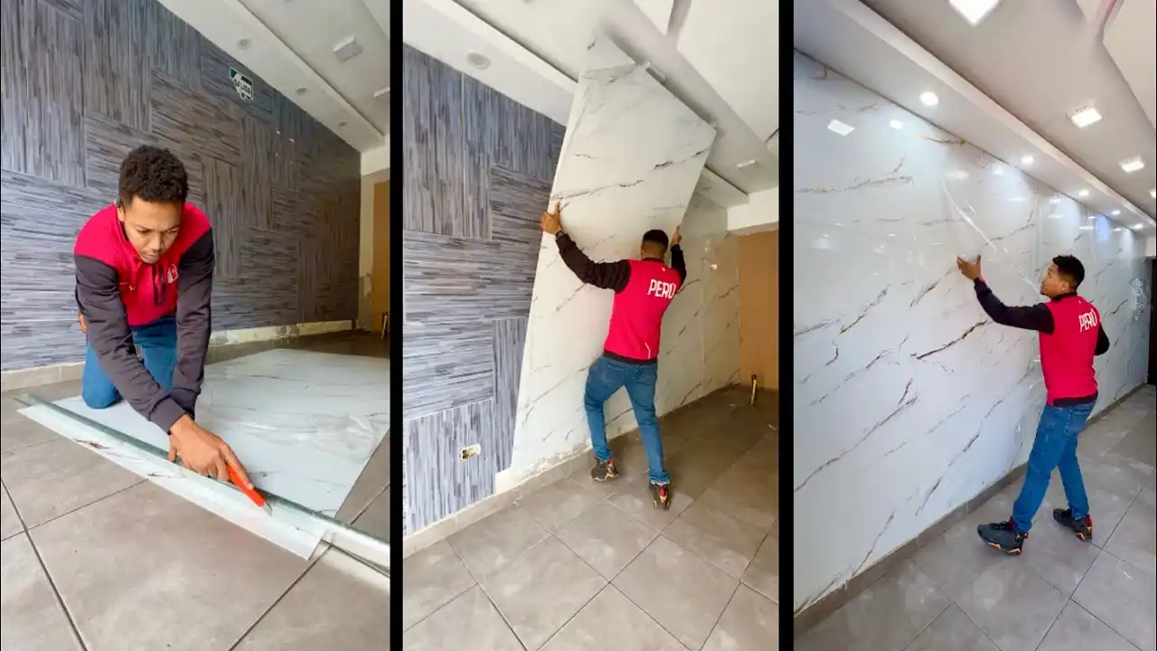 Técnico de Grupo Orvi instalando un panel de Marmol PVC en una pared, mostrando el proceso de aplicación del adhesivo y fijación limpia en un proyecto en Puebla.