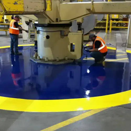 Industria Automotriz con un piso ESD vinílico disipativo color azul, instalado por Grupo Orvi